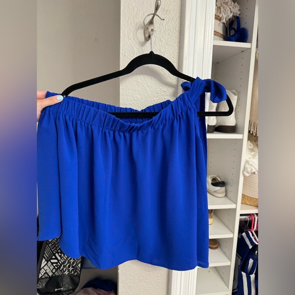 Blue boutique one shoulder top (short) - Picture 2 of 2